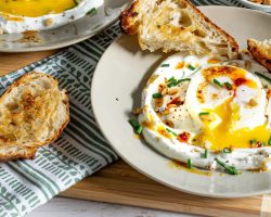 Geleneksel Türk Mutfağının En Lezzetli Yumurta Tariflerinden Çılbır Nedir, Nasıl Yapılır?