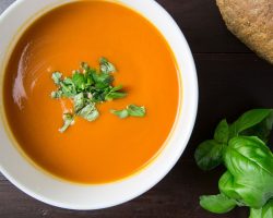 Tarhana çorbasının yanına ne gider, hangi yemek, tatlı ve salatalar yakışır?