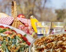 Yazın piknik masalarına damga vuracak! 3 farklı yoğurtlu salata tarifi: Hem fresh hem pratik!