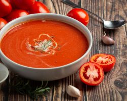 Domates çorbasının yanına ne gider, hangi yiyecekler yakışır?