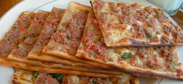 Etli ekmeğin yanına ne gider, hangi salata, çorba ve tatlılar yakışır?