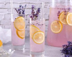 Masal kitaplarından fırlamışçasına: Lavantalı limonata nasıl yapılır? Yazın tüm hararetinizi alacak…
