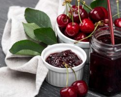 Kararmayan, şekerlenmeyen, lezzetli vişne reçeli yapmanın 20 püf noktası