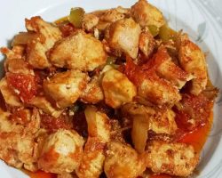 Yiyene ‘bir tabak daha’ dedirten lezzet! Ağızda dağılan yumuşacık tavuk sote tarifinin gizli püf noktaları…