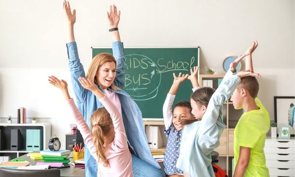Öğretmenler Günü Mesajları: Resimli, Kısa, Duygusal Sözler