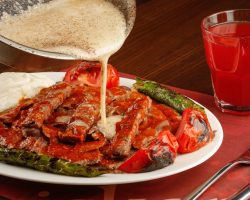 Lezzetli Kebapları Sayesinde Tüm Türkiye’de Ünlü Olan Bursa’nın En İyi 8 İskendercisi