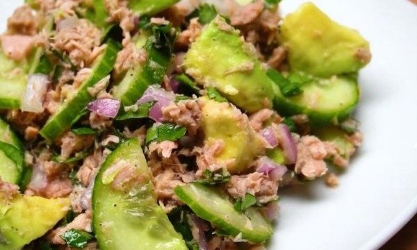 Ton Balıklı Avokado Salatası Tarifi