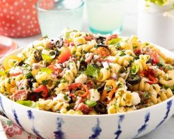 Yaz Sıcaklarında Kurtarıcınız Olacak Birbirinden Lezzetli 7 Makarna Salatası Tarifi