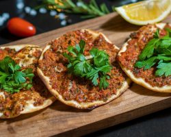 İstanbul’da Çıtır Çıtır ve Lezzetli Lahmacun Yiyebileceğiniz En İyi 10 Mekan