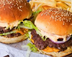 En Kolay Burger Tarifi 😎 Yumuşacık Ekmeğiyle Smashed Burger 🍔