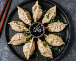 Usta şef ayarında evde Çin mantısı tarifi