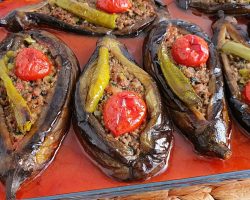 ÇOK HAFİF VE LEZZETLİ – FIRINDA TAM KIVAM KARNIYARIK TARİFİ