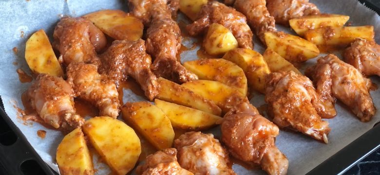 MANGAL LEZZETİNDE FIRINDA SOSLU TAVUK YEMEĞİ/fırın yemekleri/fırında tavuk kanat