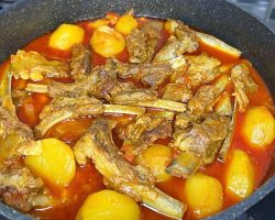 Tencerede Kemikli Sulu Et Yemeği Nasıl Yapılır kemikli kaburga yemeği