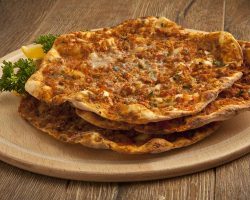 Hazır yufkadan lahmacun tarifi: Hazır yufkadan lahmacun nasıl yapılır?