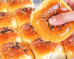 İçi çikolata dolu dışı pamuk gibi yumuşak! Bu poğaçanın kokusunu alan tarifini istiyor