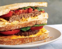 Çocuklar bayılıyor! Evde tost hamburger tarifi nasıl yapılır?