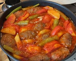 Tek tencerede uğraştırmayan İzmir köfte 👌🏼 Daha pratiği yok 😍