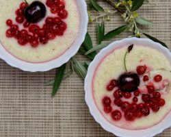 Pişman olmadan tatlı yemek isteyenlere: Enfes tadıyla fit irmik tatlısı tarifi