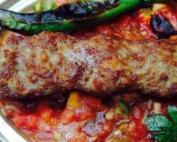 Hem gözü hem karnı doyuruyor! İşte Kilislilerin meşhur altı ezmeli kebap tarifi