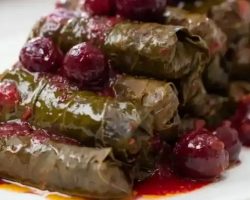 Osmanlı saray mutfağının eşsiz lezzeti vişneli yaprak sarma tarifi ve püf noktası