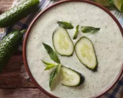 Yaz ayının serinleten lezzeti: Soğuk salatalık çorbası nasıl yapılır? Tadına doyamayacaksınız