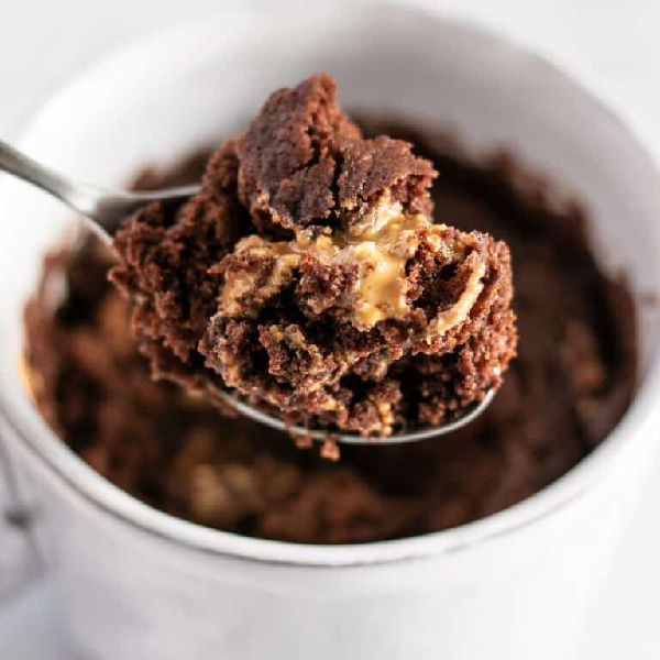 Sadece küçük bir şımartılmaya ihtiyacınız olduğunda yapabileceğiniz tek kişilik 4 tatlı tarifi