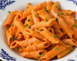 Kremalı Salçalı Makarna Tarifi | Nasıl Yapılır?