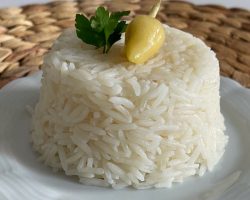 Pilavın yanına ne pişirsem diye kara kara düşünenler için pilavla en çok yakışan yemekler listesi