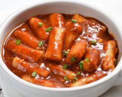 Bugün ne pişirsem diyenlere, Kore mutfağından enfes lezzet pirinç keki tarifi