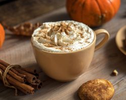 Yapımı sadece 5 dakika sürüyor! Enfes lezzet Pumpkin Spice Latte tarifi (Starbucks usulü)