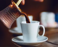 Osmanlı’dan günümüze muzip gelenek tuzlu kahvenin hikayesi ve tuzlu kahve yapımı