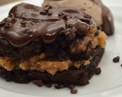 Sosyal medya bu lezzeti konuşuyor: 4 malzemeli şekersiz fit Brownie tarifi