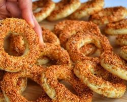 Ünlü şef reçeteyi yazdı: Pastaneleri aratmayacak kıyır kandil simidi tarifi!