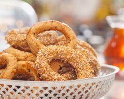 Şeflerin sır gibi sakladığı pastane usulü tarçınlı kandil simidi tarifi