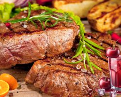 Portakal suyu mu, vişne suyu mu? Kırmızı et yemeğine uygun 6 içecek önerisi