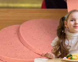 Sağlıklı ve güvenilir ev yapımı salam tarifi! Çocuklar için tam bir protein deposu